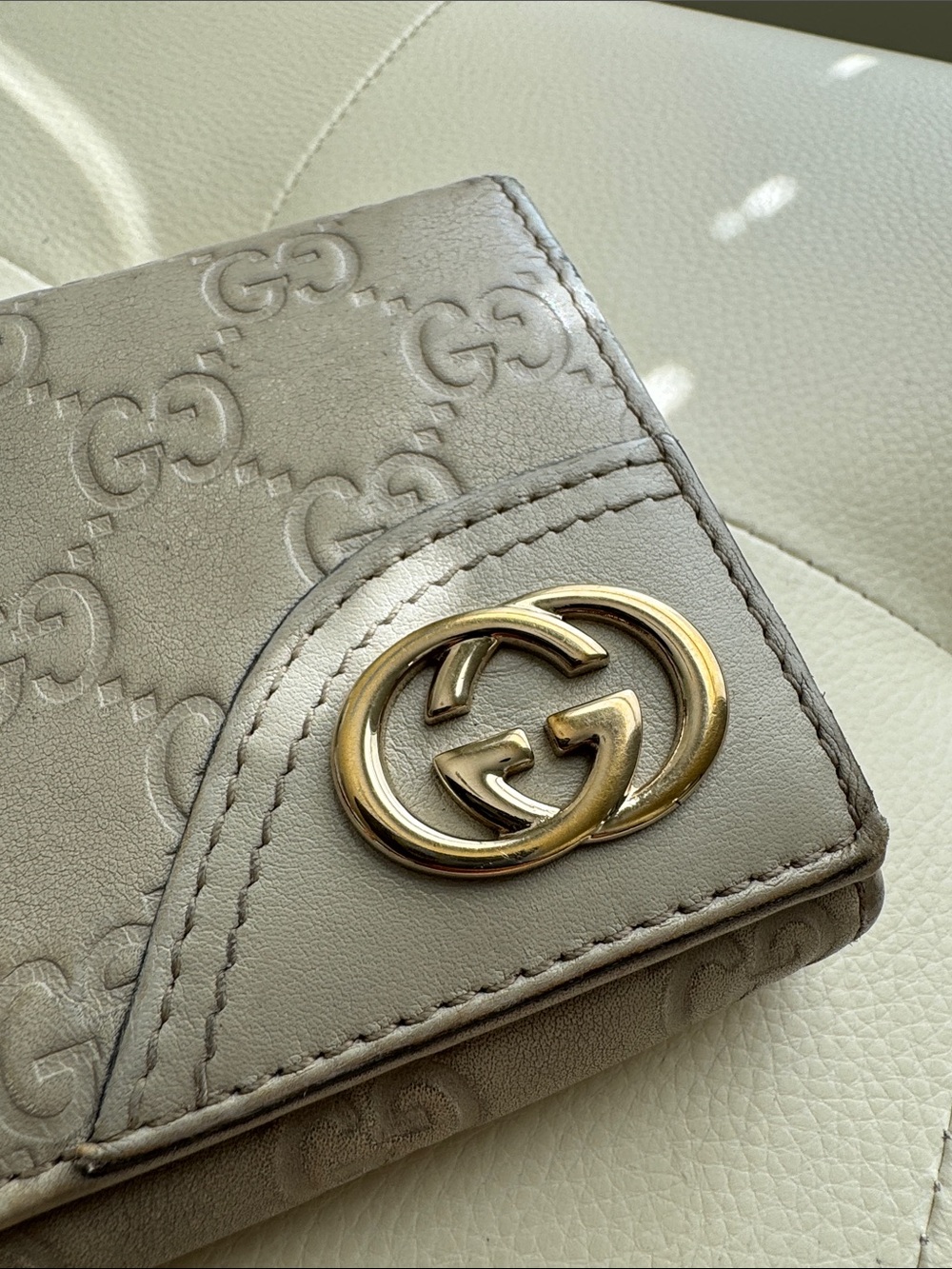 Gucci Cream GG Monogram Continental Wallet with Gold Logo - Picture 3 of 12
